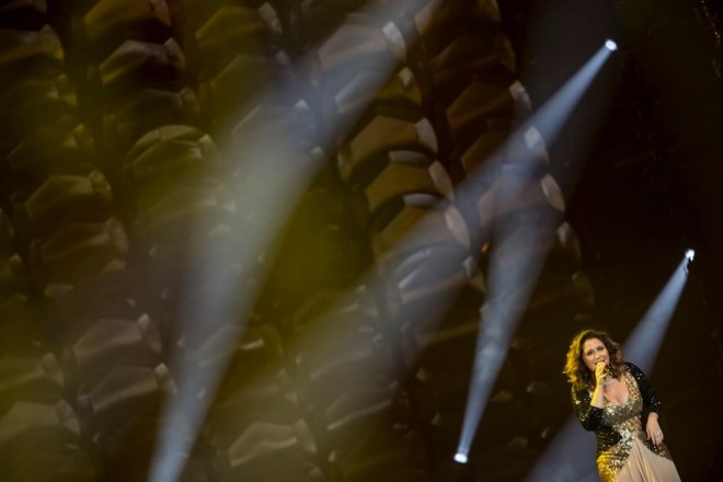 Cantando e dançando, Maria Rita levantou o público em Curitiba |