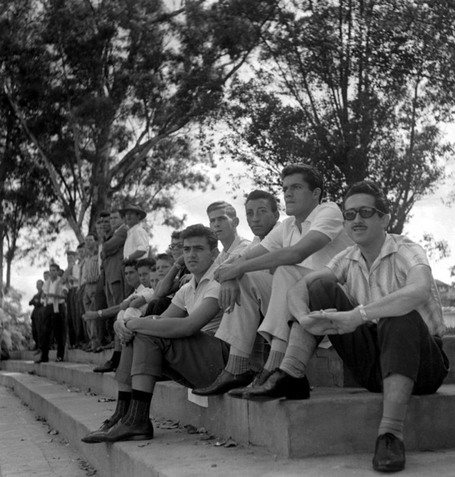 Torcida do Atlético na arquibancada da Baixada no início dos anos 60 |