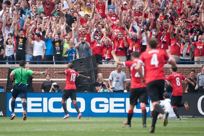 Ashley Young comemora gol na vitória do Manchester United sobre o Real Madrid que marcou o recorde de público em um jogo de futebol nos EUA |