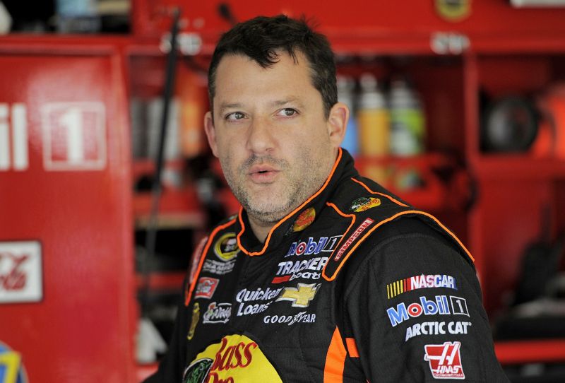 O tricampeão Tony Stewart, que se envolveu em um trágico acidente na noite de sábado, não vai disputar a próxima etapa. | Reuters/Brian Blanco