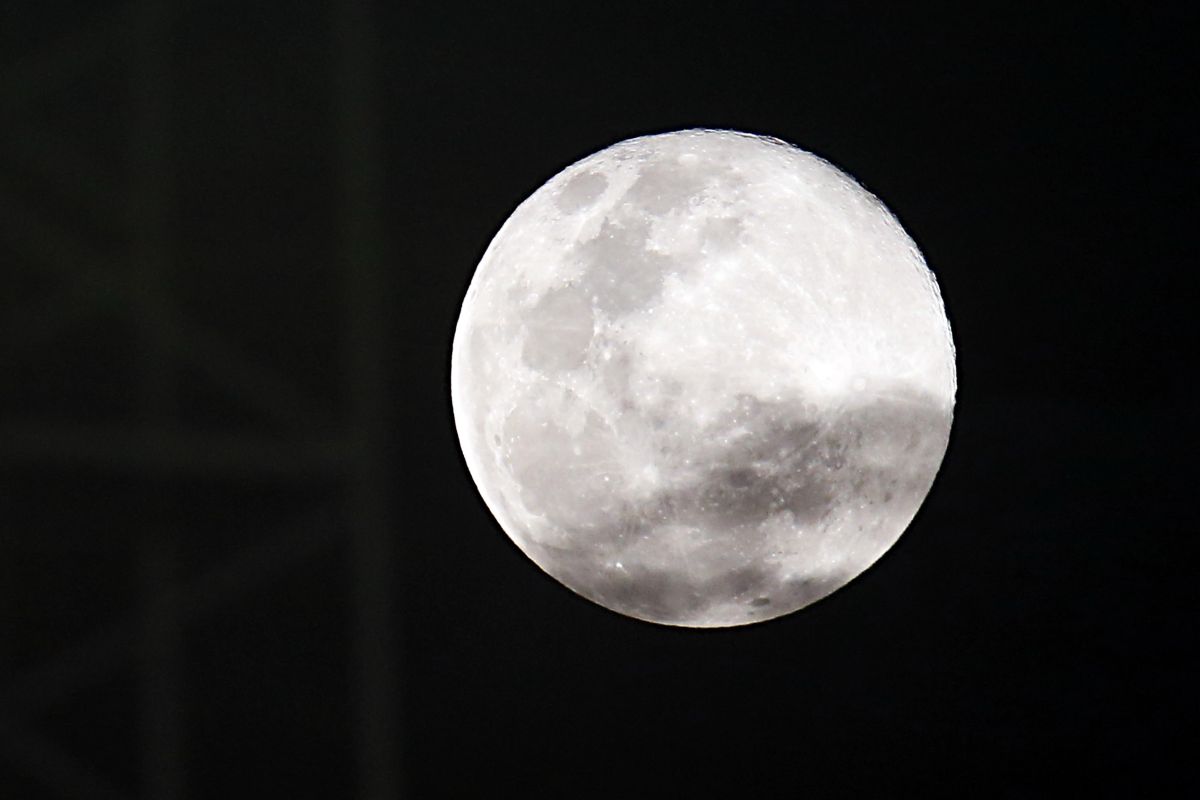 Na imagem, superlua registrada no último dia 12 de julho | Albari Rosa / Agência de Notícias Gazeta do Povo