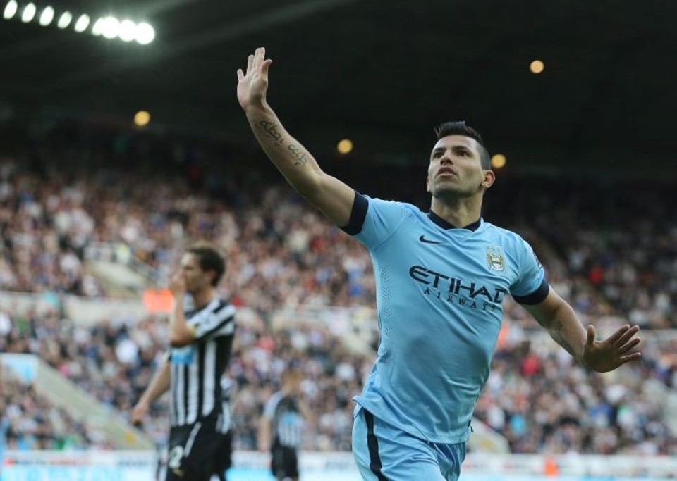 Aguero marcou o segundo na vitória do Manchester City sobre o Newcastle neste domingo (17) | EFE
