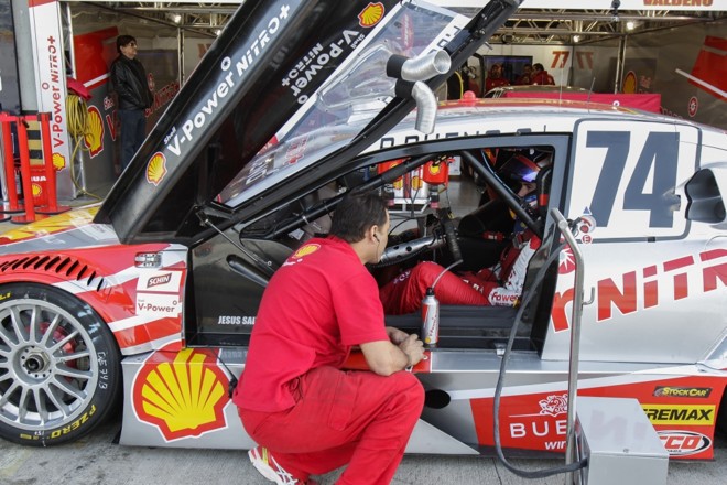 Popó Bueno se prepara para entrar na pista: piloto foi o 18.º |