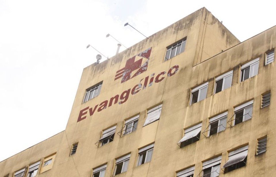 Fachada do Hospital Evangélico, em Curitiba | Hugo Harada/ Agencia de Noticias Gazeta do Povo