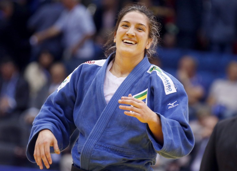 Mayra Aguiar comemora vitória sobre a francesa Audrey Tcheumeo no Mundial de judô | Maxim Shipenkov / EFE