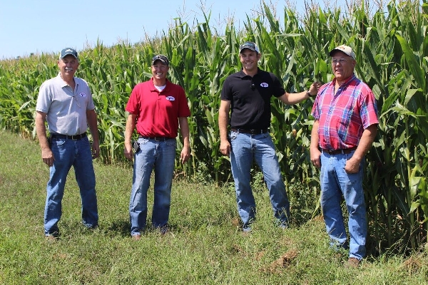 Verne, Bill, Matt e Myron Schafer: família norte-americana a de produtores demonstra tranquilidade frente ao cenário de retração nos preços de soja e milho. | Igor Castanho / Gazeta Do Povo