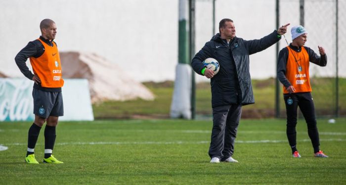 Diante do Corinthians, Celso Roth deve repetir o mesmo Coritiba que venceu o Grêmio | Brunno Covello / Gazeta do Povo