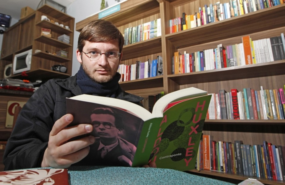 Walter Bach representa somente 1% dos curitibanos que responderam ler mais de 20 livros por ano | Antônio More/Gazeta do Povo