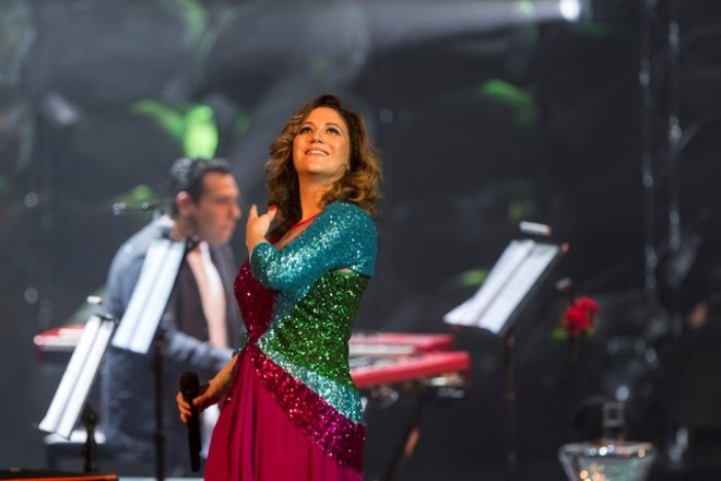 Cantando e dançando, Maria Rita levantou o público em Curitiba |