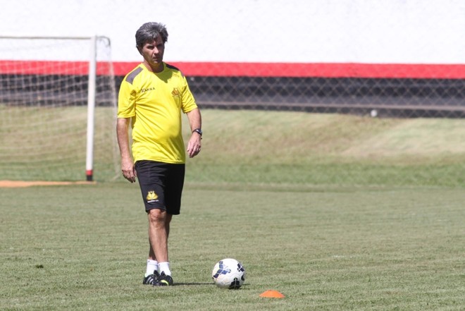 Duas derrotas, para Palmeiras e Goiás, nas primeiras rodadas fizeram o Criciúma demitir o paranaense Caio Júnior | 