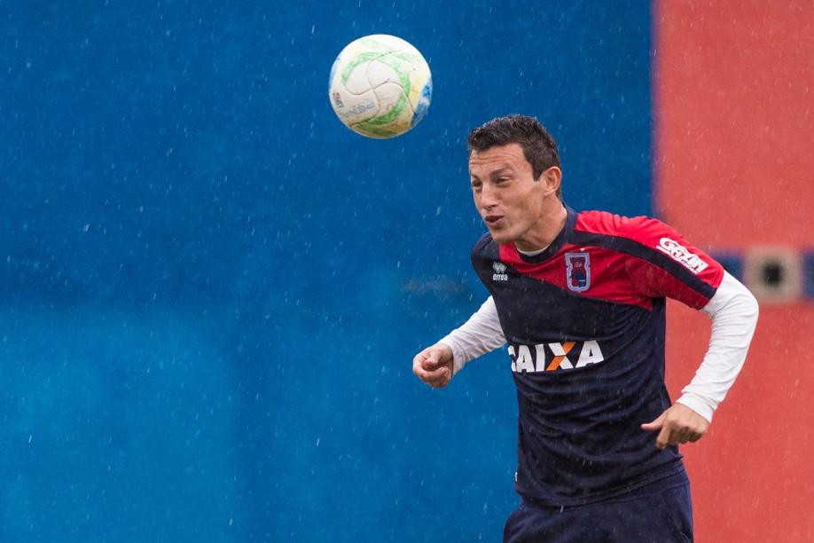 Gustavo espera que a diretoria bote o Paraná em ordem para o time voltar a conquistar títulos | Brunno Covello / Gazeta do Povo