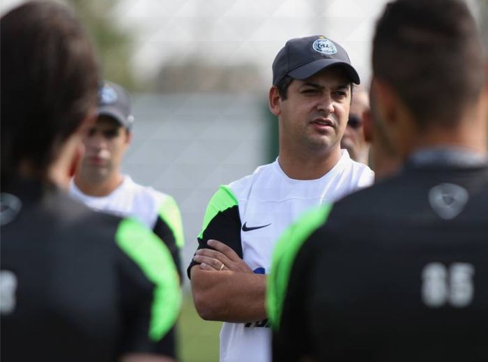 Marquinhos Santos conversa com os jogadores no seu retorno ao comando do Coritiba | Divulgação Coritiba