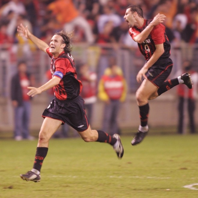 Marcão e Cocito em jogo da Libertadores de 2005: vontade nunca faltou |