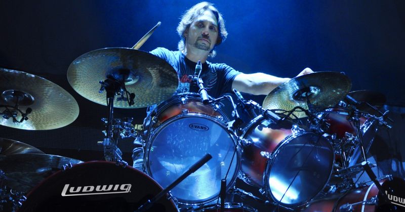 Lombardo é um dos bateristas mais influentes do metal | Foto: Divulgação