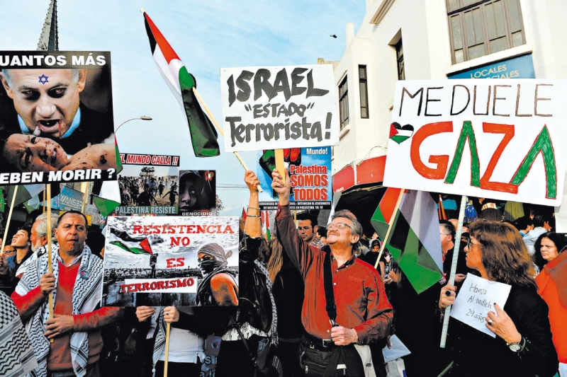 A luta entre Israel e o Hamas em Gaza reavivou sentimentos antijudaicos adormecidos na América Latina, especialmente entre a esquerda. Chilenos em Santiago no início deste mês | Martin Bernetti/Agence France-Presse Getty Images