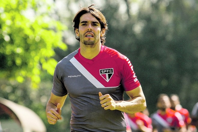 Kaká foi poupado durante a semana mas é opção do técnico Muricy Ramalho hoje | 