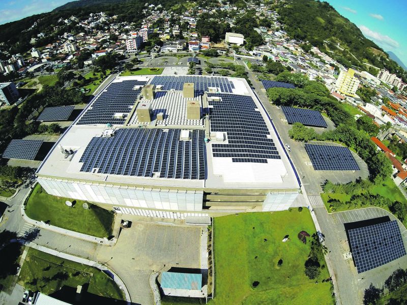 A usina fotovoltaica instalada no prédio da Eletrosul é a maior da América Latina | Divulgação/Eletrosul