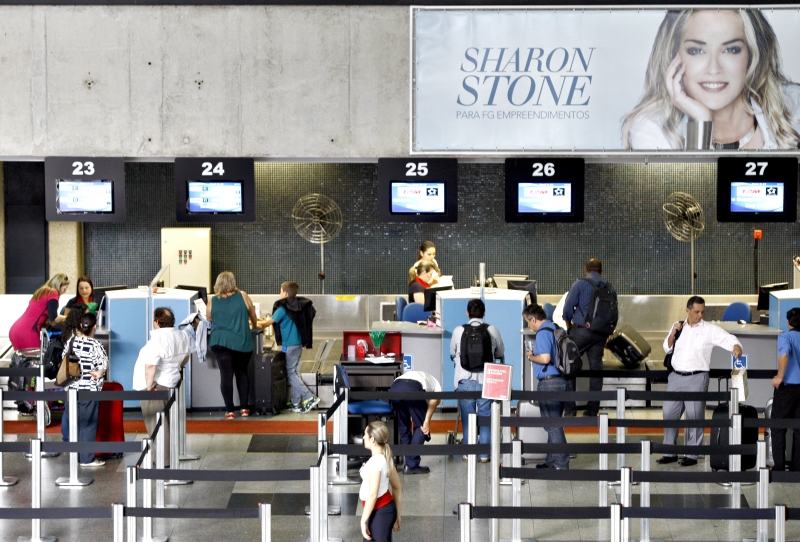 Em média, o bilhete aéreo mais caro é o com saída na segunda-feira | Hugo Harada/ Gazeta do Povo