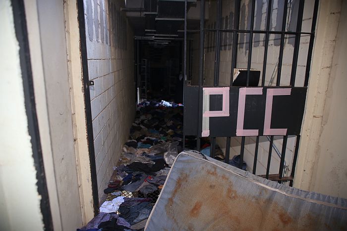 A sigla da facção criminosa Primeiro Comando da Capital (PCC) foi vista em várias áreas da penitenciária após o motim | Marcelino Duarte / Gazeta do Povo