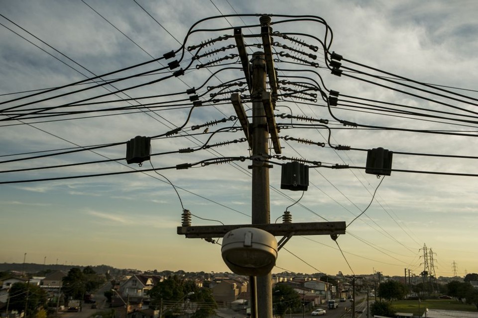Para Aneel, distribuidoras podem precisar de um reajuste extra no começo de 2015. | Agência Gazeta do Povo/ Marcelo Andrade