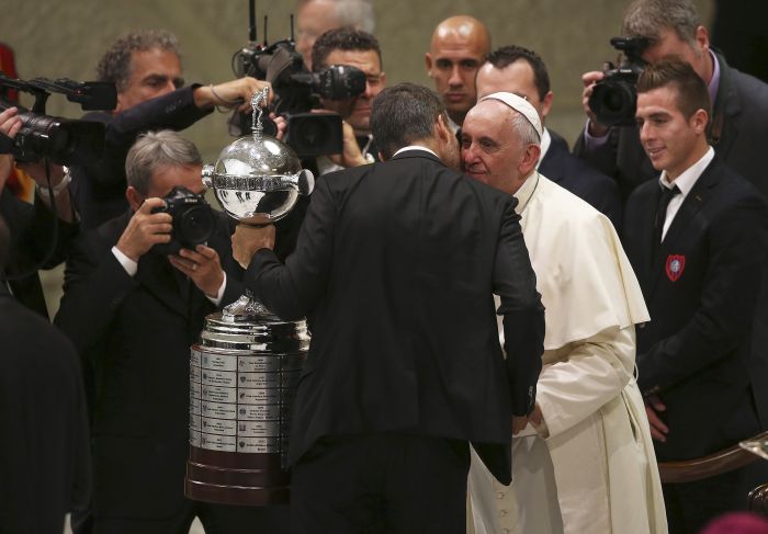 Papa Francisco ao receber o elenco campeão da Libertadores: "O San Lorenzo faz parte da minha identidade" | Reuters