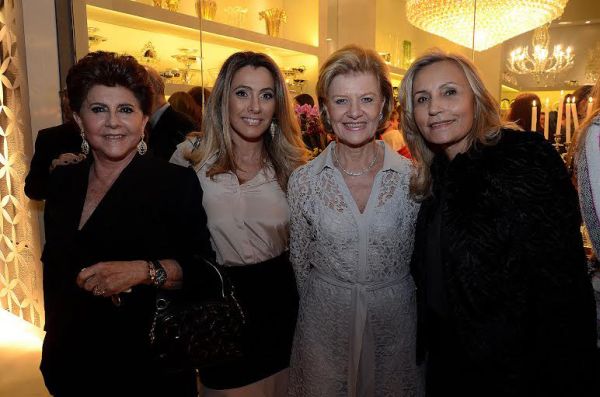 Na Saison:O mundo elegante disse presente no coquetel inaugural da Amare Presentes: Norma Camargo, Andrea Omeiri, Vera Pisani e Sônia Moritz Perussolo | Kraw Penas