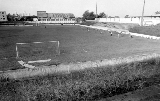 A Baixada fechada para jogos em 1988 |