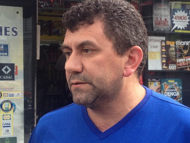 José Autenísio é proprietário de uma banca e ainda não sabe exatamente quantos créditos comprar para revender aos usuários do transporte coletivo |