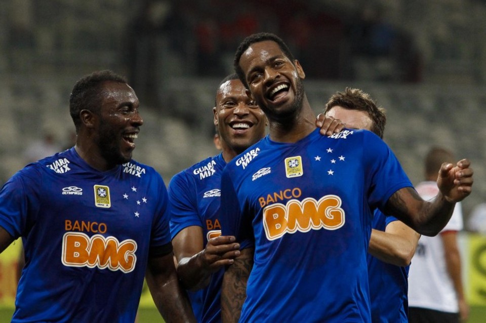 Dedé comemora o segundo gol do Cruzeiro na goleada sobre o Santa Rita no Mineirão | Washington Alves / Light Press