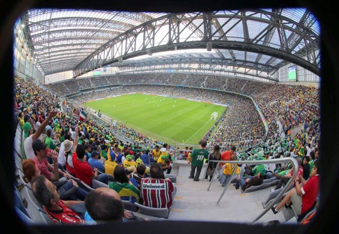 Torcida na partida entre Irã e Nigéria na Copa na Arena da Baixada |