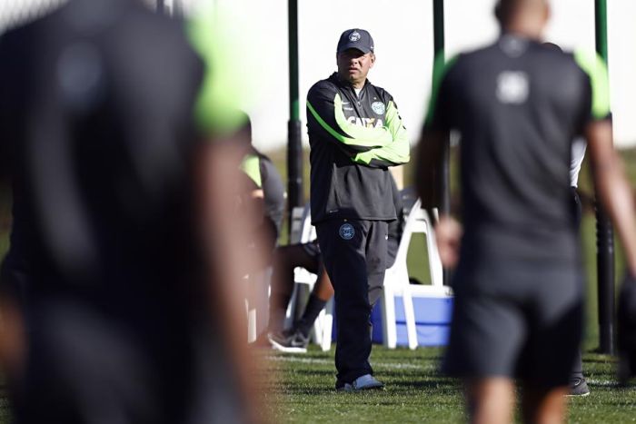 Celso Roth elogia nova postura tática do Coritiba, mas cobra mais pontaria | Felipe Rosa / Tribuna do Paraná