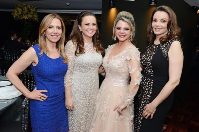 Zaira Galléas, terceira da esq. para a dir., entre Jeanine, Berenice e Zélia Tacla |