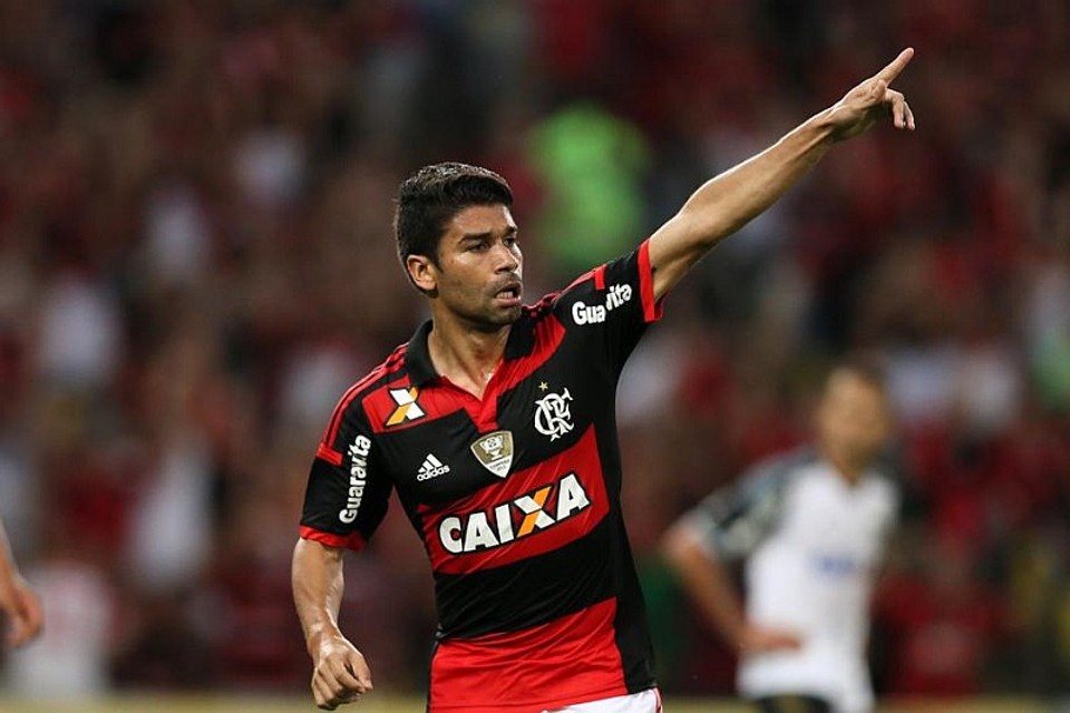 Eduardo da Silva fará seu primeiro jogo como titular do Flamengo contra o Coritiba | Dhavid Normando/Folhapress