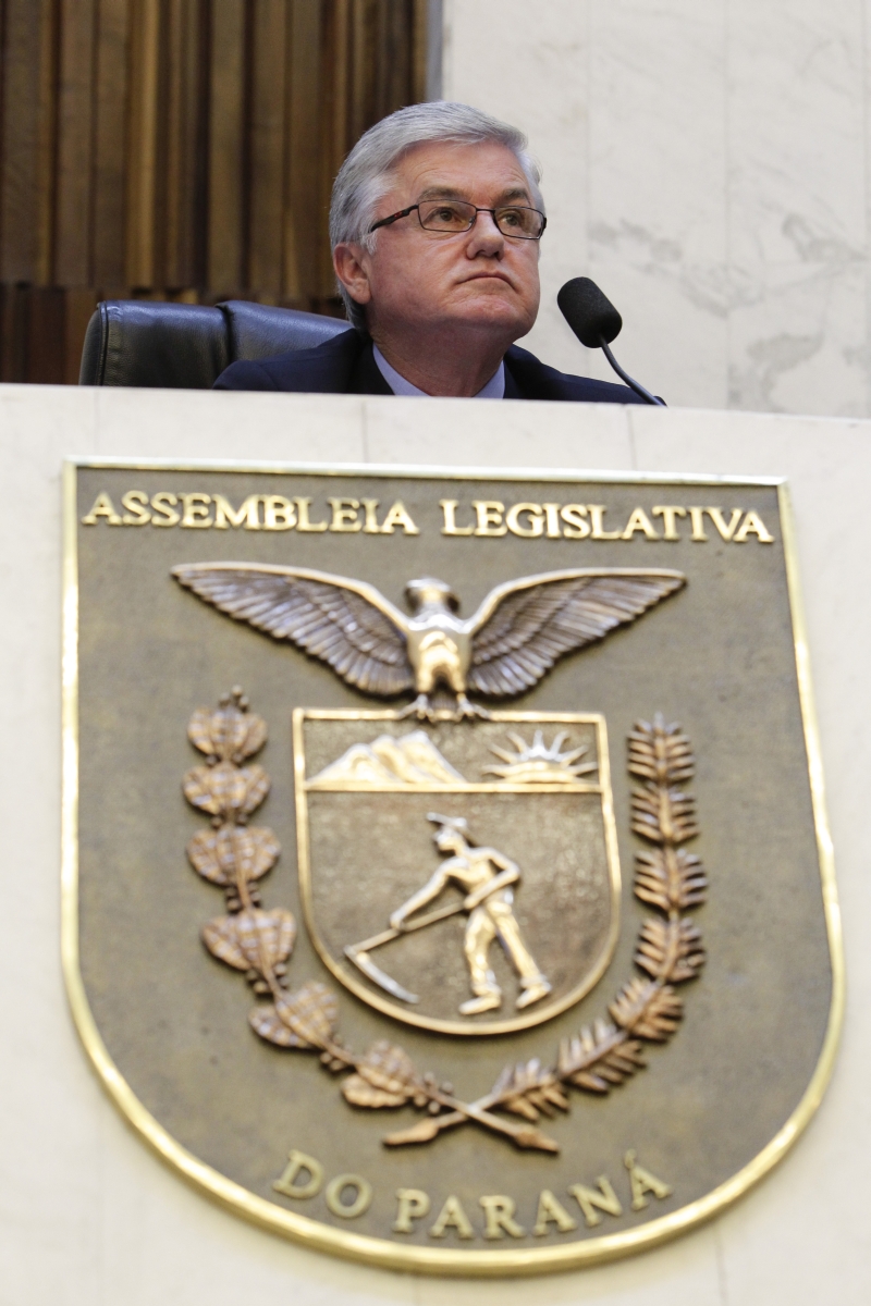 Valdir Rossoni explicou a decisão: prefeitos que contratarem 200 médicos sem concurso, por exemplo, não vão receber mais 200 multas, mas apenas uma | Daniel Castellano/ Gazeta do Povo