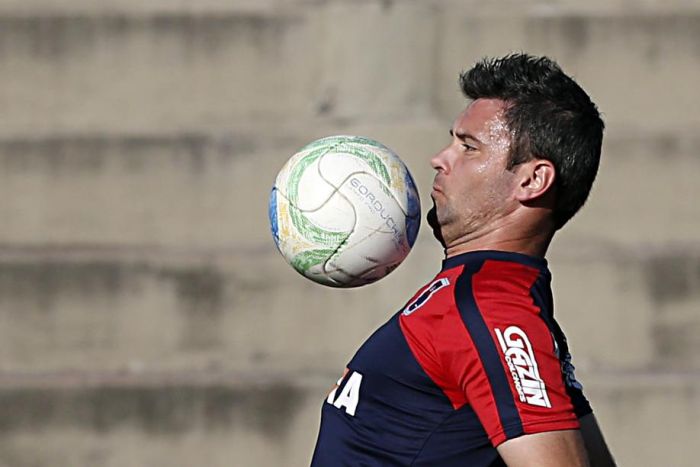 Giancarlo questiona como o Paraná consegue trazer jogadores com a crise financeira que abate o clube | Albari Rosa / Gazeta do Povo