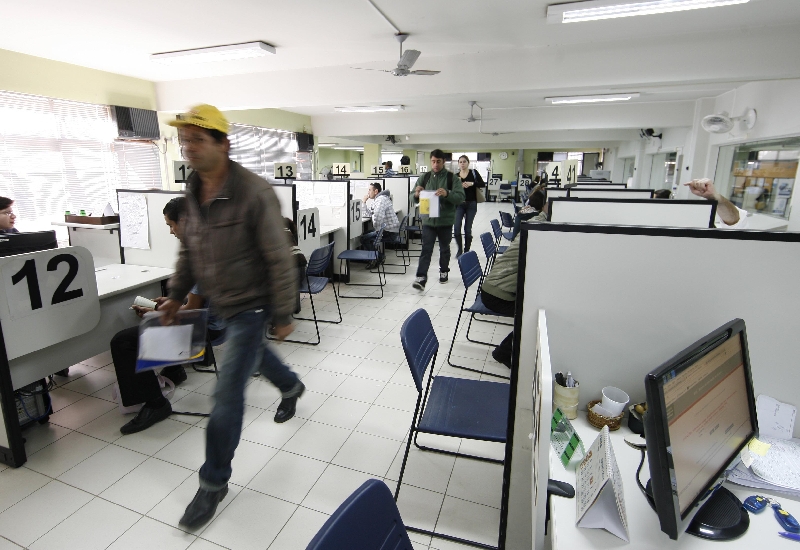 Setor de serviços foi o que criou mais vagas de trabalho ano passado, com 558,6 mil novos postos, segundo a Rais 2013 | Antônio More/ Gazeta do Povo