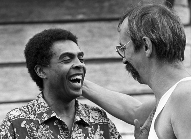 O baiano e o polaco: Leminski abraça Gilberto Gil |
