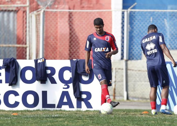 Apesar da necessidade do resultado, Henrique Santos afirma que Paraná terá dificuldade contra o Vila Nova | Antonio More / Gazeta do Povo