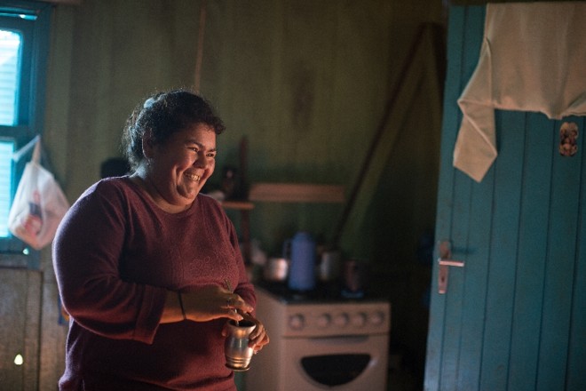 Domingas começa a preparar um mate | 