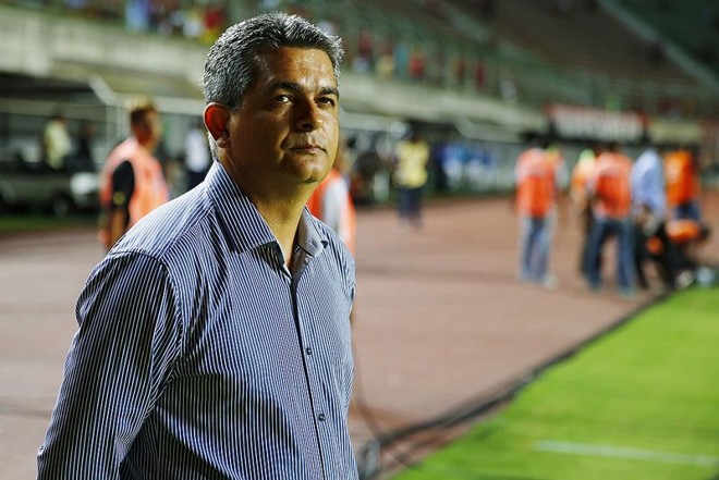Ney Franco comandou o Flamengo em sete jogos: foram quatro derrotas e três empates. Ele foi demitido após a 11a rodada, com o time na lanterna e substituído por Vanderlei Luxemburgo | 