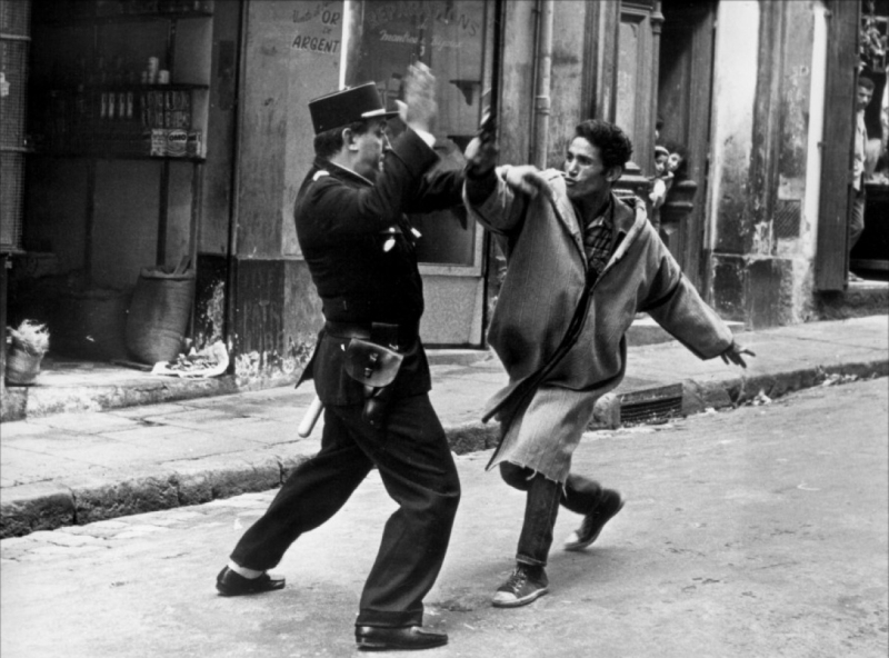 Realizado no calor da hora, filme traz a veracidade e a emoção dos acontecimentos da guerra civil | Gillo Pontecorvo/Divulgação