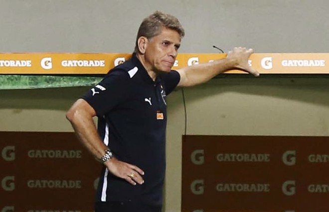 Paulo Autuori comandou o Atlético-MG apenas na primeira rodada. A queda da equipe na Libertadores impediu que ele seguisse no cargo no restante do Brasileiro | 
