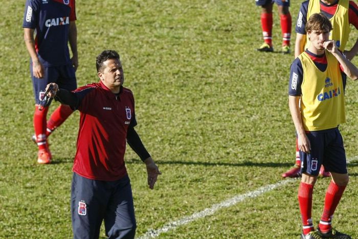 Claudinei Oliveira tenta dar tranquilidade ao Paraná na véspera do ultimato | André Rodrigues / Gazeta do Povo