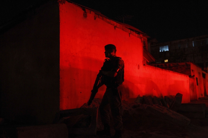 Comportamento violento de policiais pode levar a comunidade a se voltar contra a presença das forças policiais | Daniel Castellano/ Gazeta do Povo