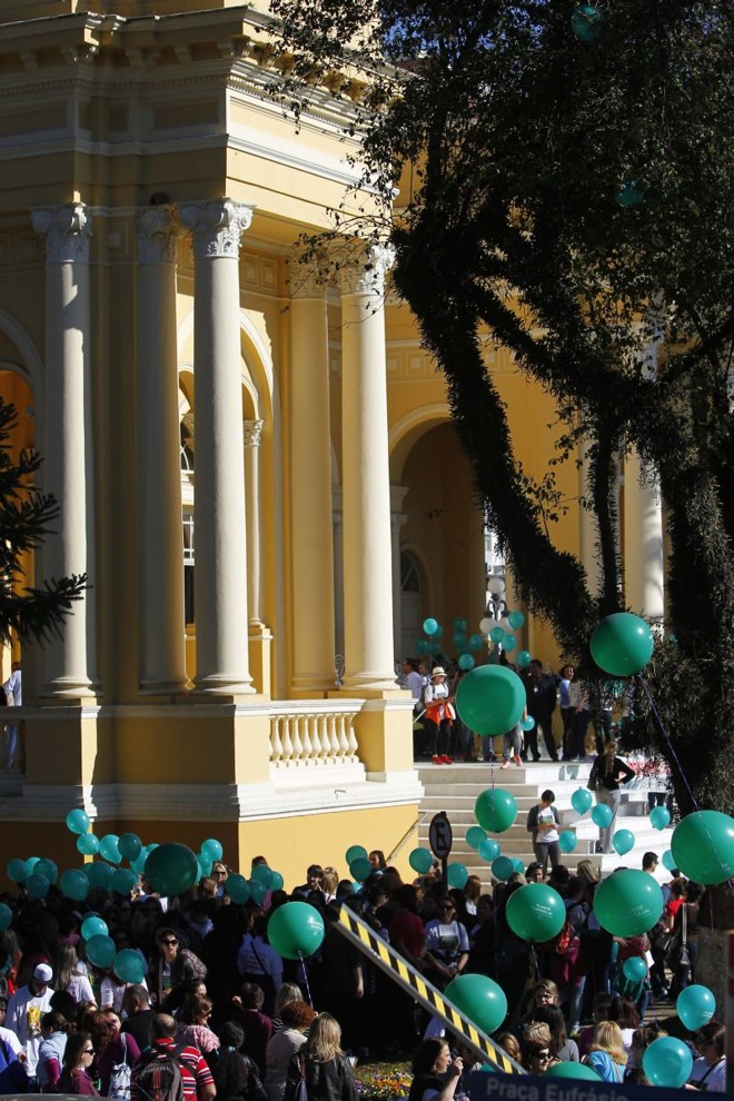 Concentração acontece na Praça Eufrásio Corrêa, em frente a Câmara de Vereadores. Em seguida, professores seguem para a Praça Nossa Senhora da Salete, ao lado da Prefeitura |