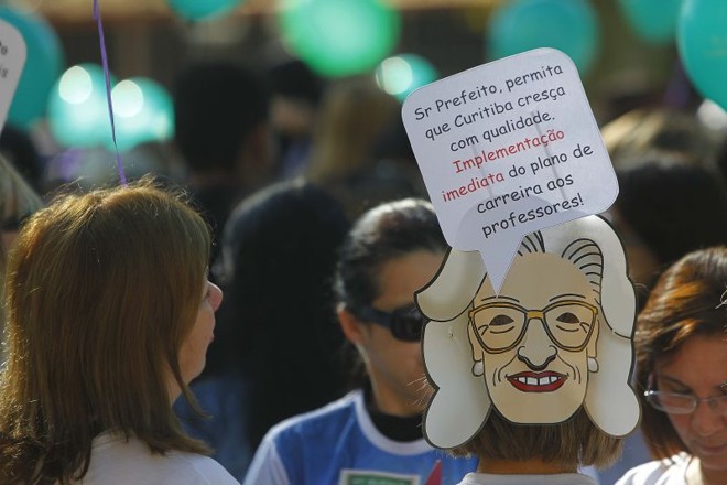 De acordo com a Prefeitura de Curitiba, 49% dos professores aderiram á greve na manhã desta segunda-feira (11) |