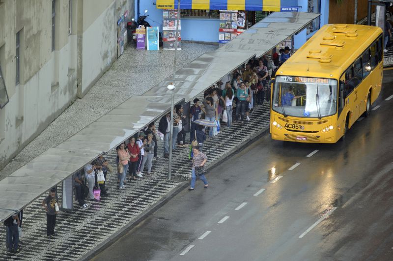 Travessa Nestor de Castro foi escolhida por acolher muitas linhas sem cobrador | Henry Milleo / Agencia de Noticias Gazeta do Povo