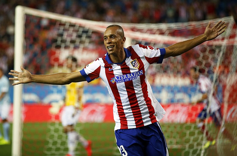 Miranda comemora o primeiro gol do Atlético de Madrid sobre o Eibar | Andrea Comas / Reuters