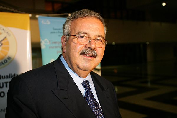 É importante a sociedade civil evitar o alarmismo e se mobilizar com uma perspectiva mais favorável frente à crise econômica.Belmiro Valverde Jobim Castor, presidente do Movimento Pró-Paraná. | Pedro Serápio/Gazeta do Povo