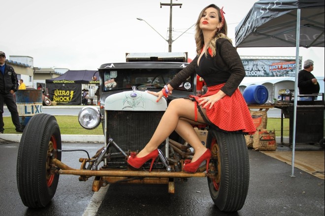 As pin-ups dividiram com as modelos os olhares curiosos |